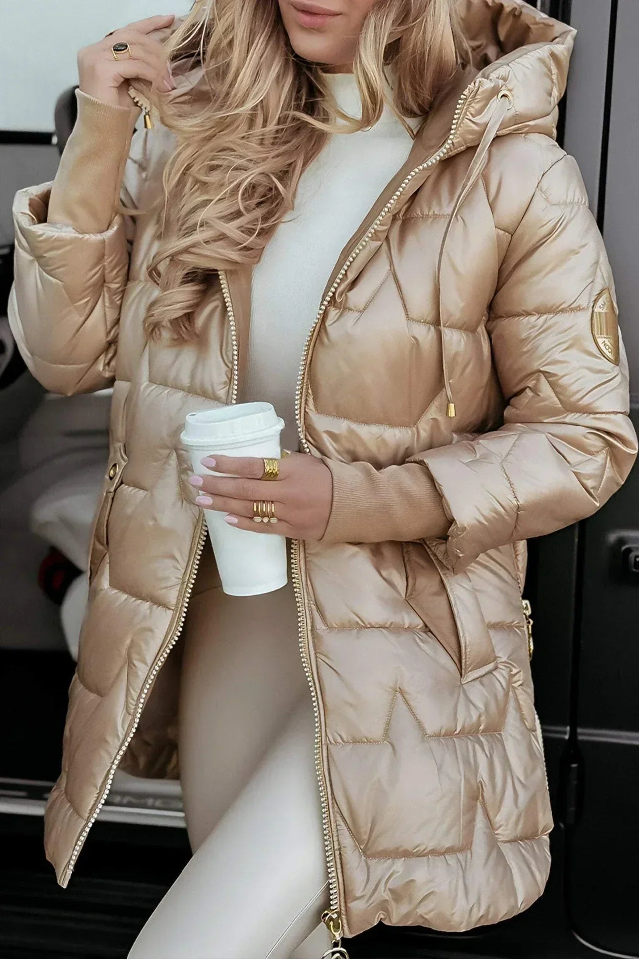 Zéphirine | Lange und warme Steppjacke mit umschlagbarer Kapuze