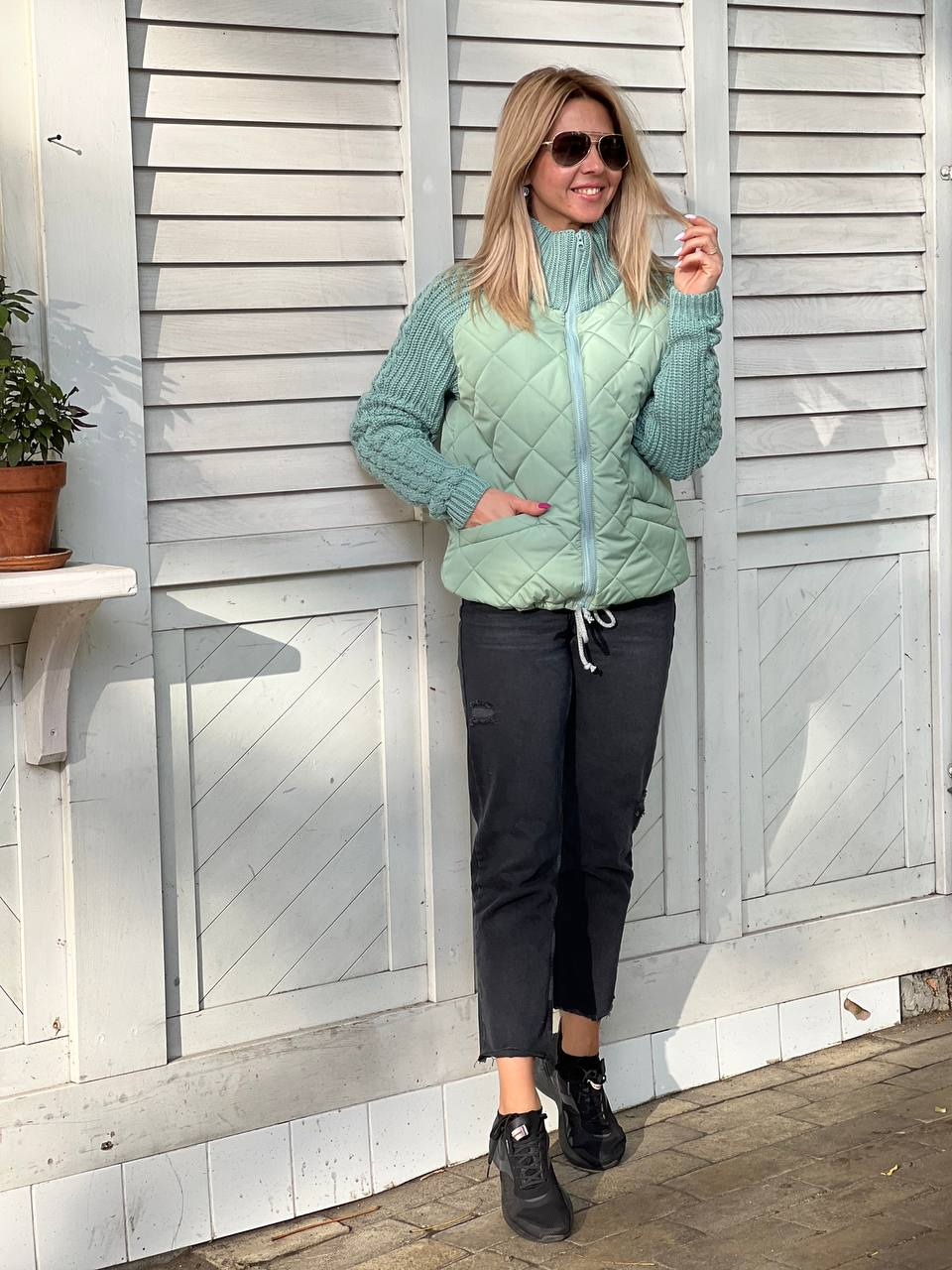 Élise — Mittellange Steppjacke mit Stehkragen